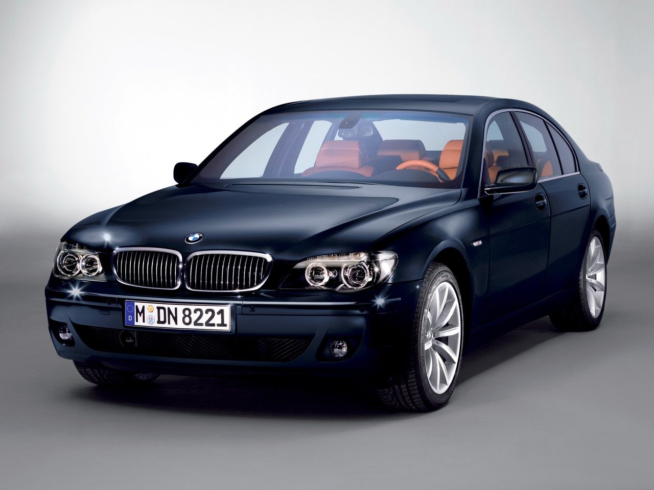 IV (E65/E66) Рестайлинг (2005–2008)