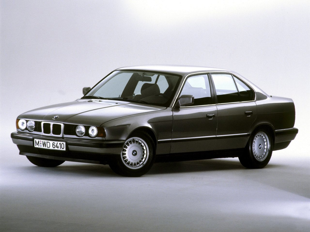III (E34) (1987–1996)